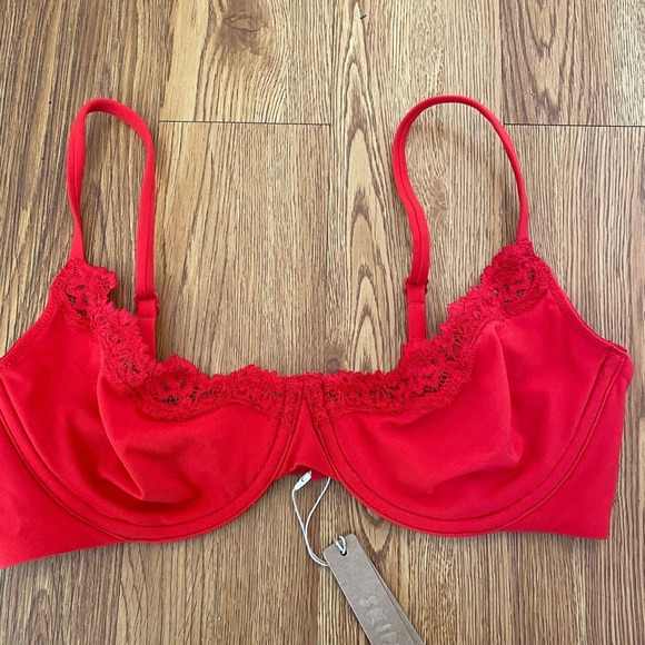 Skims fits everybody lace unlined Demi bra 
NWT - Picture 6 of 12